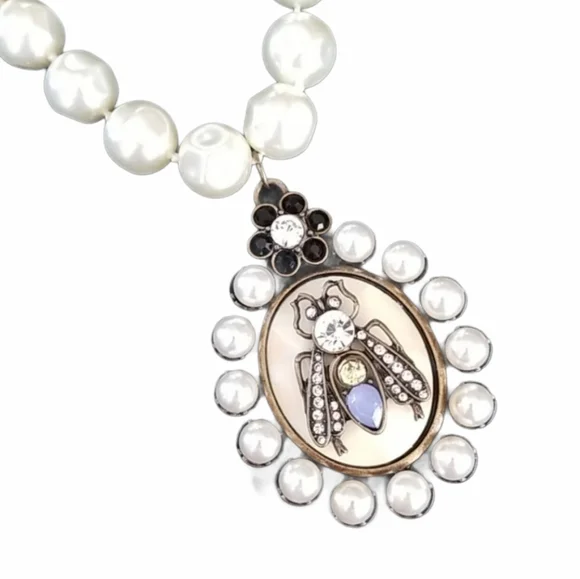 Hand Crafted Baroque Glass Pearl Queen Bee Pendant Necklace - Picture 3 of 12